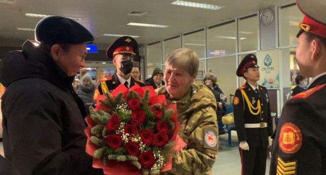 В аэропорту Якутска встретили волонтера опорного пункта Якутии в ДНР Марину Бахилину