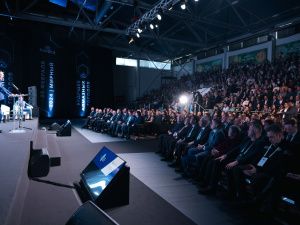 Айсен Николаев принял участие в форуме «Будущее алмазных городов» в Мирном