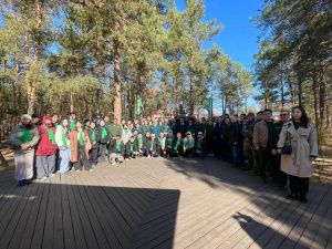 В Якутске возложили цветы к памятникам легендарным лесникам  Николаю Степанову и Константину Аникину