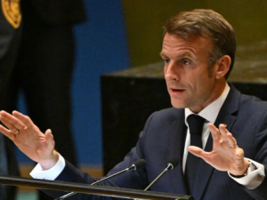 Макрон заявил о готовности миротворцев дать ответ в случае нападения