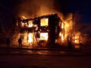 В Вилюйске сгорело здание центра занятости населения