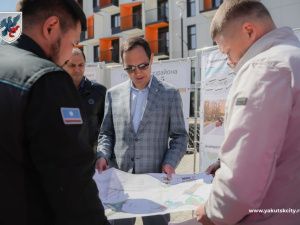 Айсен Николаев осмотрел объекты строительства и благоустройства в Якутске