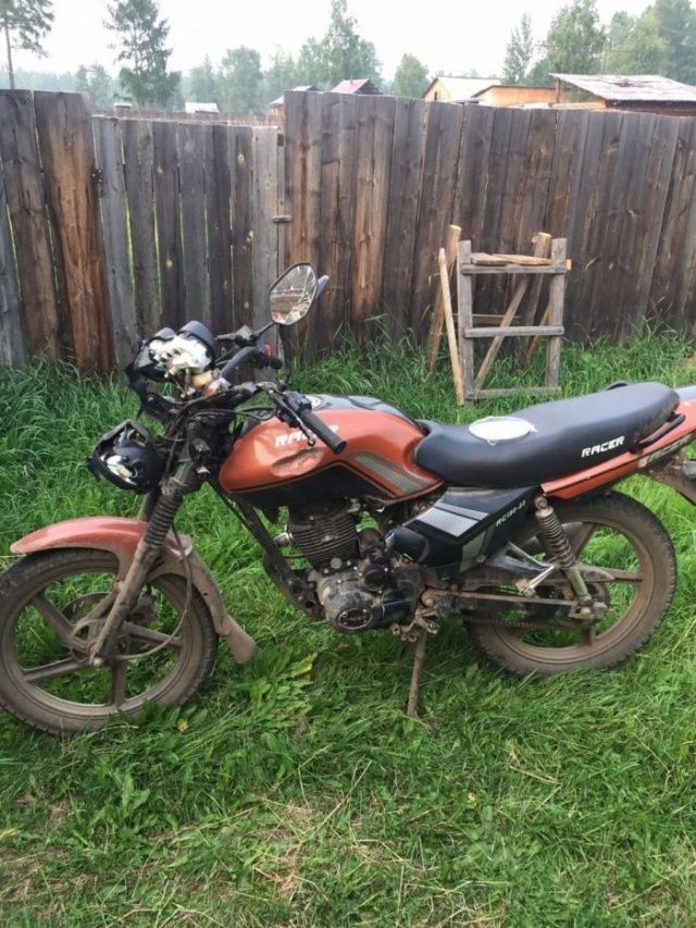 В Якутии сестра попросила брата научить ее управлять мотоциклом: оба попали в больницу