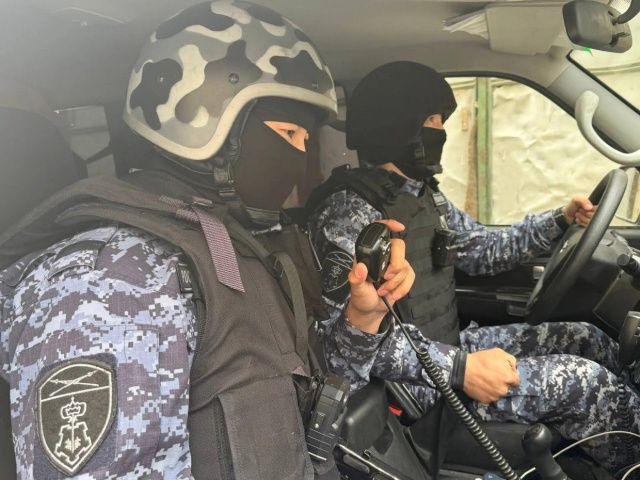 В Среднеколымске росгвардейцы задержали мужчину, ранившего ножом собутыльника