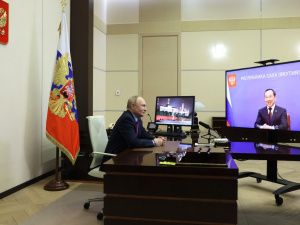 Глава Якутии поздравил  Героев России Игоря Юргина и Николая Соболева с вручением медалей «Золотая Звезда»