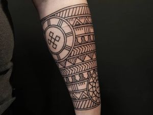 От татуировок по мотивам олонхо до уличной одежды: как мода влияет на продвижение якутской культуры