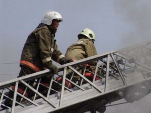 В Якутске загорелась электроопора