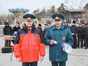 Владимир Федоров поздравил спасателей с 370-летием пожарной охраны России