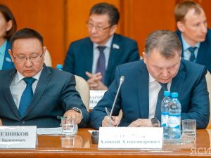 В Якутске на совещании с сенаторами Совфеда обсудили борьбу с нелегальным бизнесом