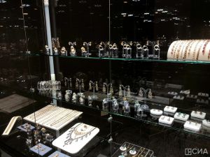 Выдающимся ювелирам и художникам вручили нагрудные знаки «Бриллиант Якутии»