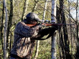 В Якутии мужчина ранил брата во время охоты