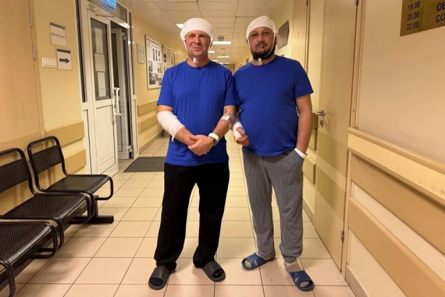 «Казалось, что вся Россия переживала, телефоны разрываются». Пострадавшие от нападения медведя якутские вахтовики проходят лечение в Москве 