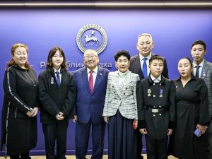 «Проявили мужество при спасении людей»: в Якутии наградили юных героев