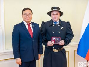 Госнаграды вручили отцам и матерям в Якутии