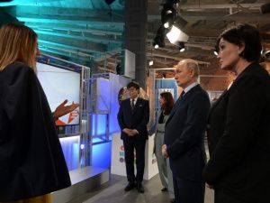 Владимир Путин поручил обеспечить строительство кинопавильона полного цикла в Якутске 