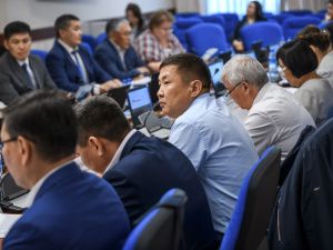 Айсен Николаев проверил ход исполнения членами правительства персональных поручений