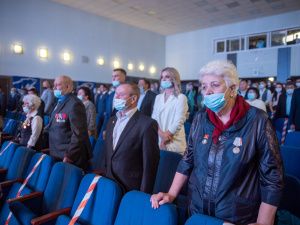 Глава Якутии поздравил алданцев с присвоением городу Алдан почётного звания «Город трудовой доблести»