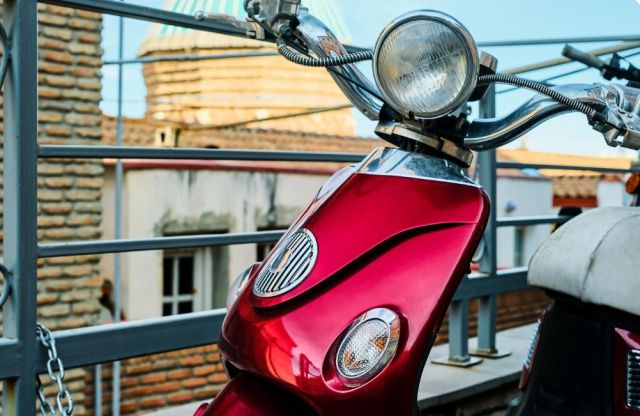 В Якутске украли мопед и незаконно сбыли нож в торговом центре