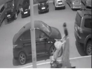 В Якутске 20-летние жених с невестой украли детскую коляску и выставили на продажу