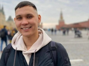 Известного певца заметили таксующим в Якутске