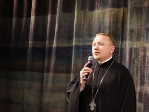 В Доме дружбы народов им. А.Е. Кулаковского состоялась ведомственная Рождественская елка с участием иллюзиониста Виктора ДэГео и фокусника Ильи Словачевского