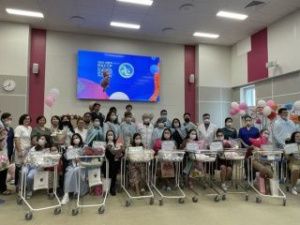 15 детей, рожденных в день республики выписали в Якутске