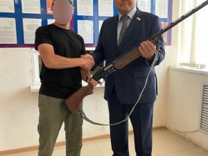 Альберт Семенов сдал ружье на СВО и призвал якутян последовать его примеру