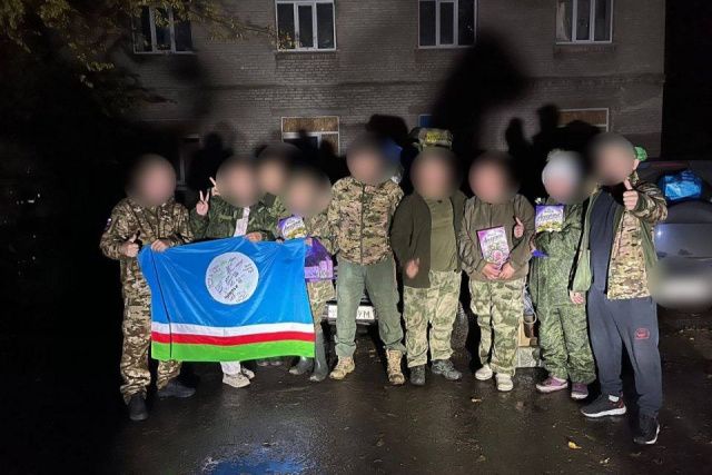 Делегация Чурапчинского улуса передала автомобиль медицинской роте в зоне СВО