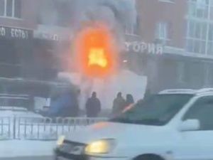 В Якутске в центре города загорелся грузовой автомобиль