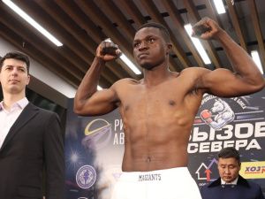 Участники вечера профессионального бокса в Якутске встретились лицом к лицу