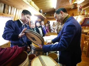 В Якутии учредят стипендии народным мастерам