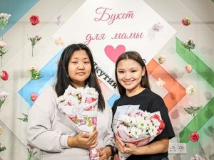 В Якутске прошел мастер-класс «Букет для мамы» в честь Дня матери в республике