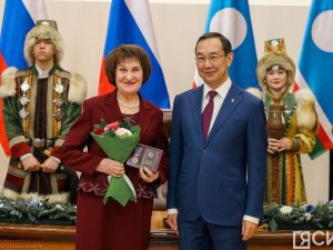 Айсен Николаев вручил якутянам государственные награды в преддверии Нового года
