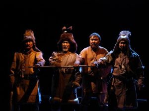 Саха театр открыл новый сезон премьерным спектаклем «Мазары. Путь к царю»