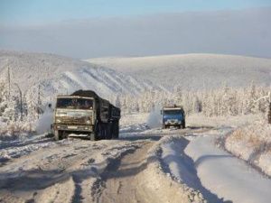 На четырех автозимниках Якутии 5 апреля снизят грузоподъемность