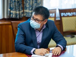 Айсен Николаев поручил ускорить темпы вакцинации от коронавируса 