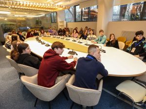 «Суровый климат заставляет думать головой»: о вузах  Якутии рассказали на форуме школьников в Москве