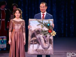 Премии лучшим школьникам Якутии 2023 года вручил Айсен Николаев