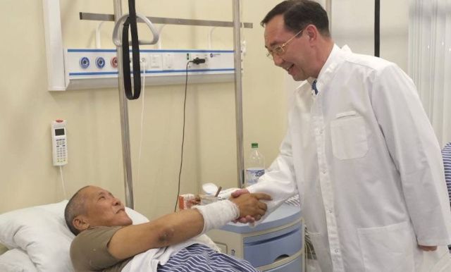 В Санкт-Петербурге глава Якутии посетил раненых военных