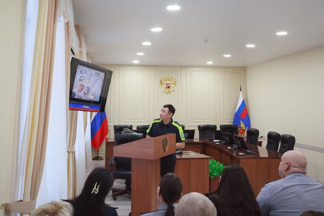 В УФСИН выступил представитель Управления Госавтоинспекции МВД региона 