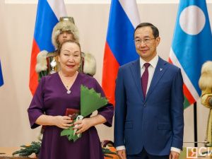 Айсен Николаев вручил якутянам государственные награды в преддверии Нового года