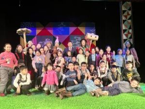 В День родного языка и письменности ТЮЗ представил по школьной программе спектакль «Старушка Бэйбэрикээн с пятью коровами»