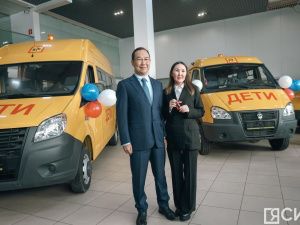 Двадцать новых автобусов передали школам и колледжам в Якутии