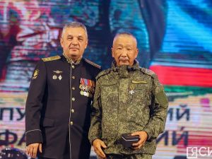 Государственные награды вручили воинам-якутянам на II Антифашистском форуме в Якутске