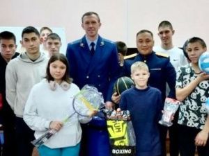 Офицеры навестили воспитанников детского дома