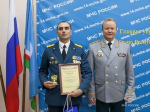 В День спасателя наградили сотрудников МЧС России по Якутии