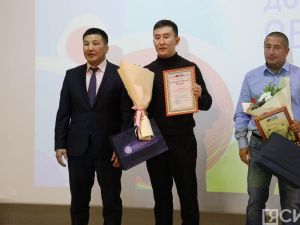 В Якутске вручили государственные награды ко Дню педагога дополнительного образования