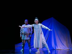 В Алматы зрители тепло приняли спектакль Театра Олонхо Якутии