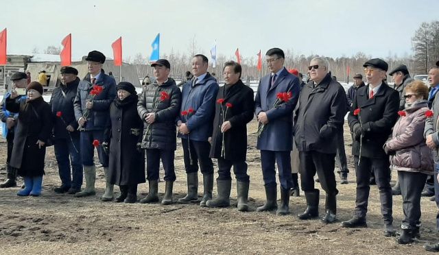 Подарок к 100-летию Якутии в честь Ойунского выставили на продажу