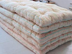 В исправительной колонии № 1 осужденные шьют матрасы на заказ